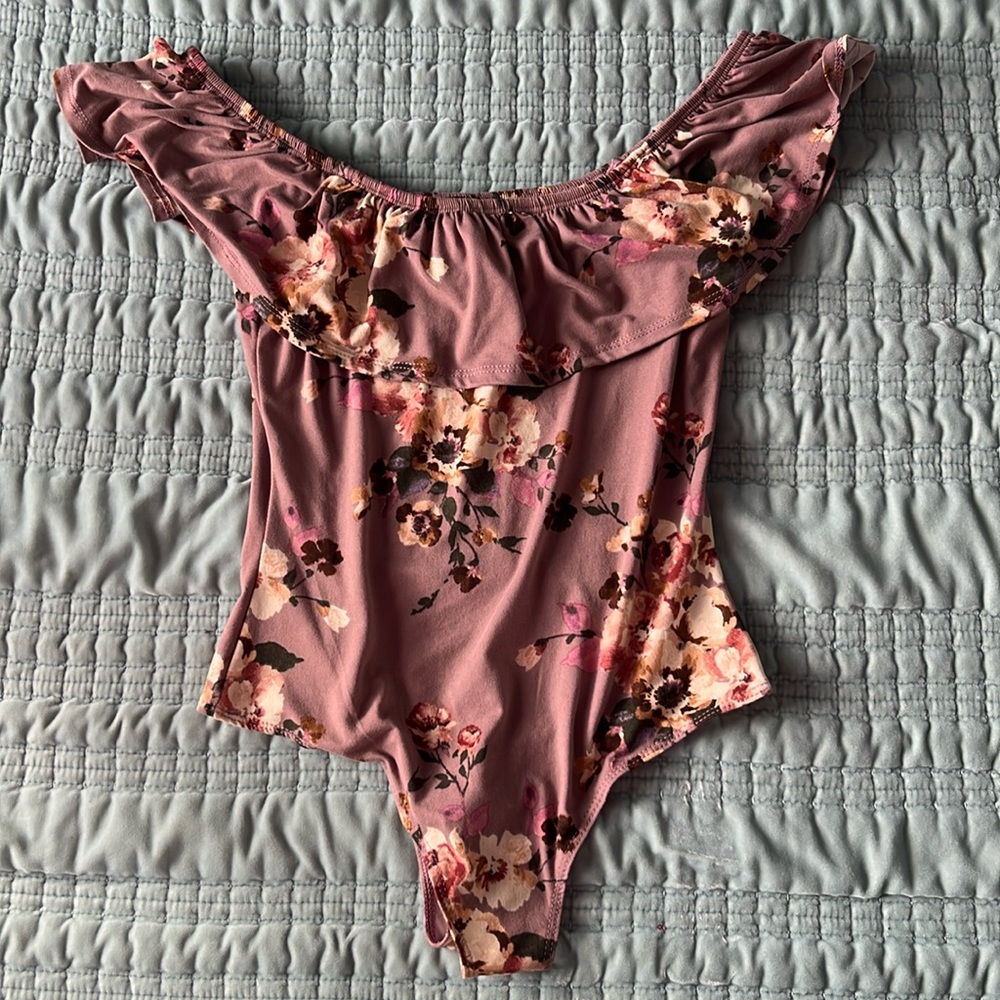 Windsor Mauve Colored Floral Bodysuit Women’s Size M
